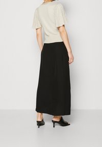 Morgan Neule - gold-coloured