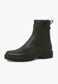 Bottines étanches vert olive avec un extérieur en caoutchouc lisse, fermeture éclair décorative sur le côté et semelle texturée pour une meilleure adhérence.