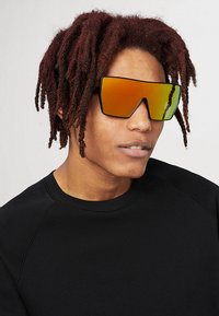 Urban Classics CHAIN SUNGLASSES - Sunglasses - black/yellow