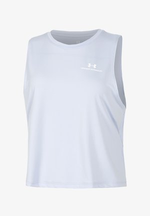 Hellblaues Sporttanktop aus feuchtigkeitsableitendem Material. Verfügt über einen runden Halsausschnitt und ein weißes Logo auf der Vorderseite. Ärmelloses Design.