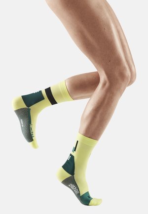 THE RUN LIMITED 2024.1 COMPRESSION SOCKS MID CUT WOMEN - MADE IN GERMANY - Socken - lime