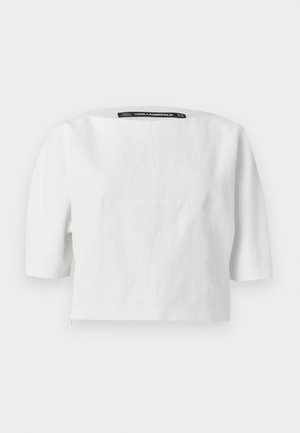 Λευκό, μπλουζάκι με μακριά μανίκια και τετραγωνισμένη λαιμόκοψη, με ραφές ως λεπτομέρειες και μαύρη ετικέτα στο πίσω μέρος του γιακά που αναγράφει το όνομα της μάρκας.