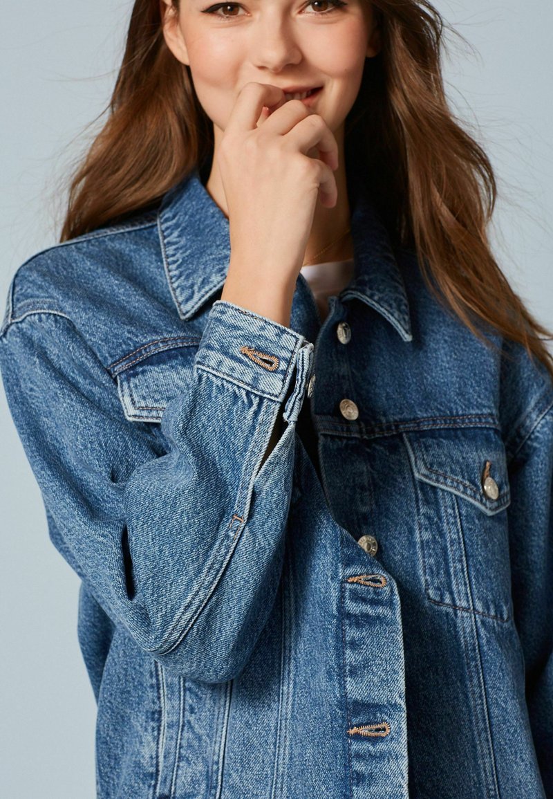 Damen Leichte Jacken | Next OVERSIZED Jeansjacke mid blue/blau - HI36240 Damen Leichte Jacken | Next OVERSIZED Jeansjacke mid blue/blau - HI36240