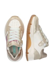 Beige und weiße Sneaker mit Glitzerelementen, perforierten Zehenbereich, reflektierenden Schnürsenkeln und strukturierten Seitenpaneelen. Gummisohle mit Grip.