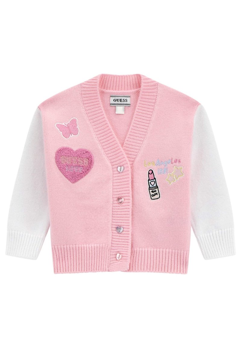 Gilet rose avec des manches blanches, comportant des accents brodés incluant un papillon, un cœur et du rouge à lèvres. Les boutons sont en forme de cœur.