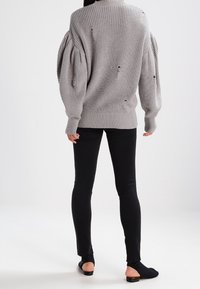 Won Hundred Trui - silver-coloured