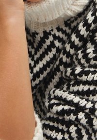 Mango Strickpullover - black