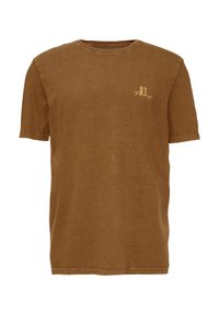 Bruine katoenen T-shirt met korte mouwen, ronde hals en een subtiele gele logo-detail op de borst. Heeft een ontspannen pasvorm en een zachte textuur.