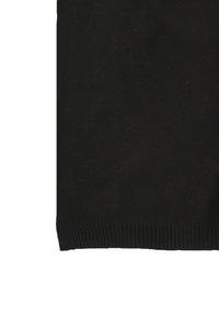 Czarna dzianina o prążkowanym wykończeniu. Gładka faktura, brak widocznych wzorów lub ozdób. Prosty, minimalistyczny design.