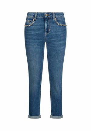 Jean en denim bleu avec revers roulés et ornements en strass le long des bords des poches avant.