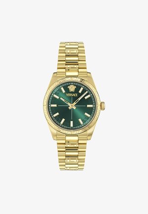 Ceas de nuanță aurie cu un cadran metalic verde. Prezintă indicatoare de oră geometrice, un model cu cheie grecească pe bezel și o brățară din linkuri aurii. Fabricat în Elveția.