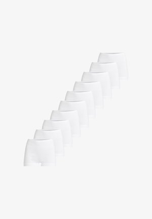 Dieci paia di boxer bianchi esposti in fila. Il tessuto sembra liscio con una vita elastica e un design aderente.