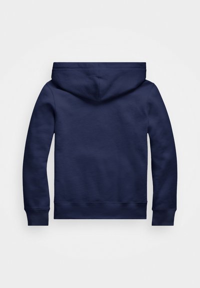 M�örkblå hoodie med mjuk textur, utrustad med en dragsko i huvan samt ribbade ärmslut och fåll. Baksidan är slät utan synliga logotyper eller mönster.