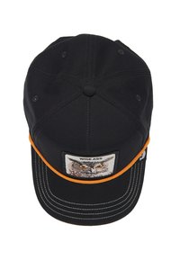 Gorra negra de algodón con una visera cosida, que presenta un parche bordado de un búho y un ribete naranja alrededor del borde. El panel frontal es estructurado.