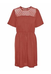 Robe couleur rouille avec des manches courtes, un panneau en dentelle au niveau du col, et une taille élastique. Le tissu semble léger et fluide.