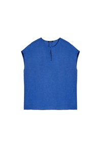 Niebieska lniana bluzka z wysokim dekoltem, krótkimi rękawami i małym zapięciem z przodu. Materiał ma gładką teksturę i luźny krój.