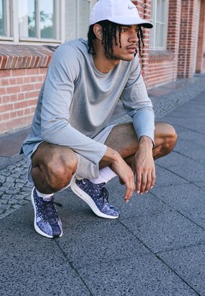 Scarpe da corsa su strada - black