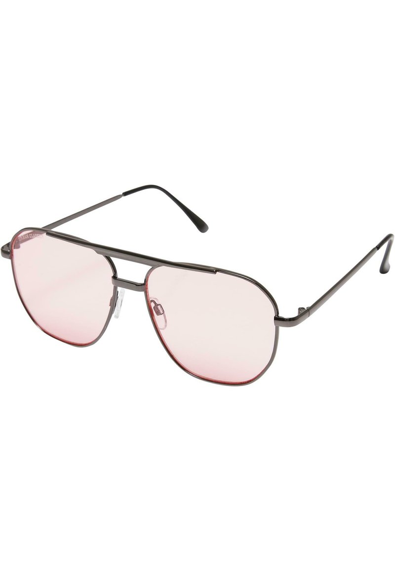 Kovové slnečné okuliare typu aviator s ružovými sklami, tenkým tmavým rámom a rovnými spolkami. Majú dvojitý mostík a priehľadné nosové podložky.