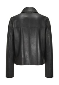 Schwarze Lederjacke mit einem Kragenhals, langen Ärmeln und geradem Schnitt. Glatte Textur mit einem schlichten Design und minimalen Nähten.