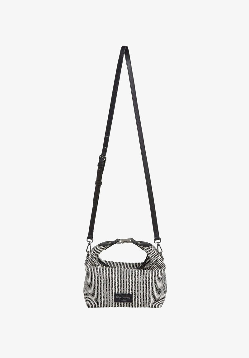 Borsa in tessuto a strisce bianco e nere con parte superiore arrotondata, tracolla nera regolabile, chiusura con zip e etichetta con logo sul davanti.