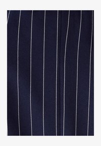 Non sélectionné, navy pinstripe