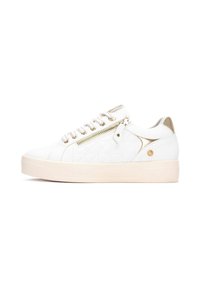 Sneakers bianchi trapuntati con dettagli in oro metallico, suola piatta, e zip. Presentano un upper testurizzato e lacci tondi.