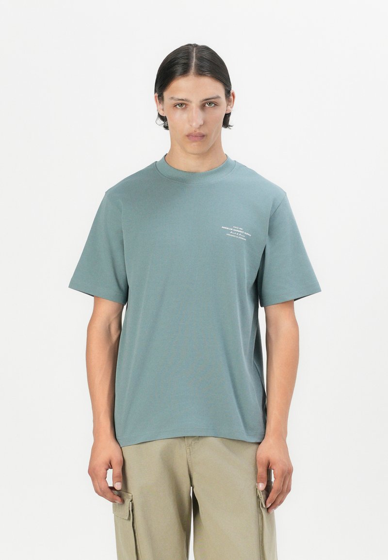 Jack & Jones PREMIUM JPRBLACHAD BRANDING CREW NECK TEE - Tričko s potlačou - goblin blue