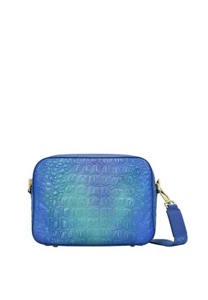 Blaue rechteckige Umhängetasche mit strukturiertem Krokodil-Muster und abnehmbarem Riemen mit goldfarbenen Beschlägen.