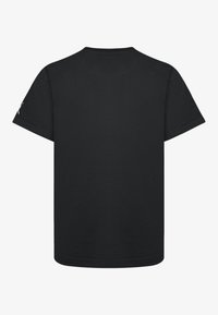 Camiseta de algodón negra de manga corta con cuello redondo, corte recto y la parte posterior sin ningún logo o patrón visible.