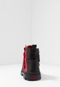 Palladium Stivaletti stringati - black