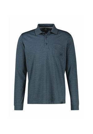 Donkerblauw poloshirt met lange mouwen, een kraag, drie knopen en een klein borstzakje aan de linkerkant.