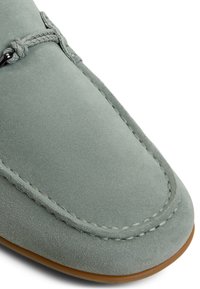 Thumbnail Image 5