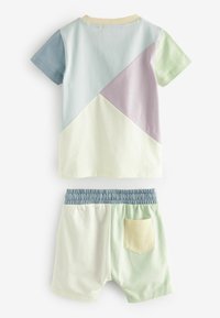 Next SHORT SLEEVE BLOCK SET - Šortky - lilac purple blue