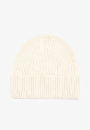 Bonnet en tricot de couleur crème avec une texture côtelée et un revers plié, fabriqué à partir d'un tissu doux.