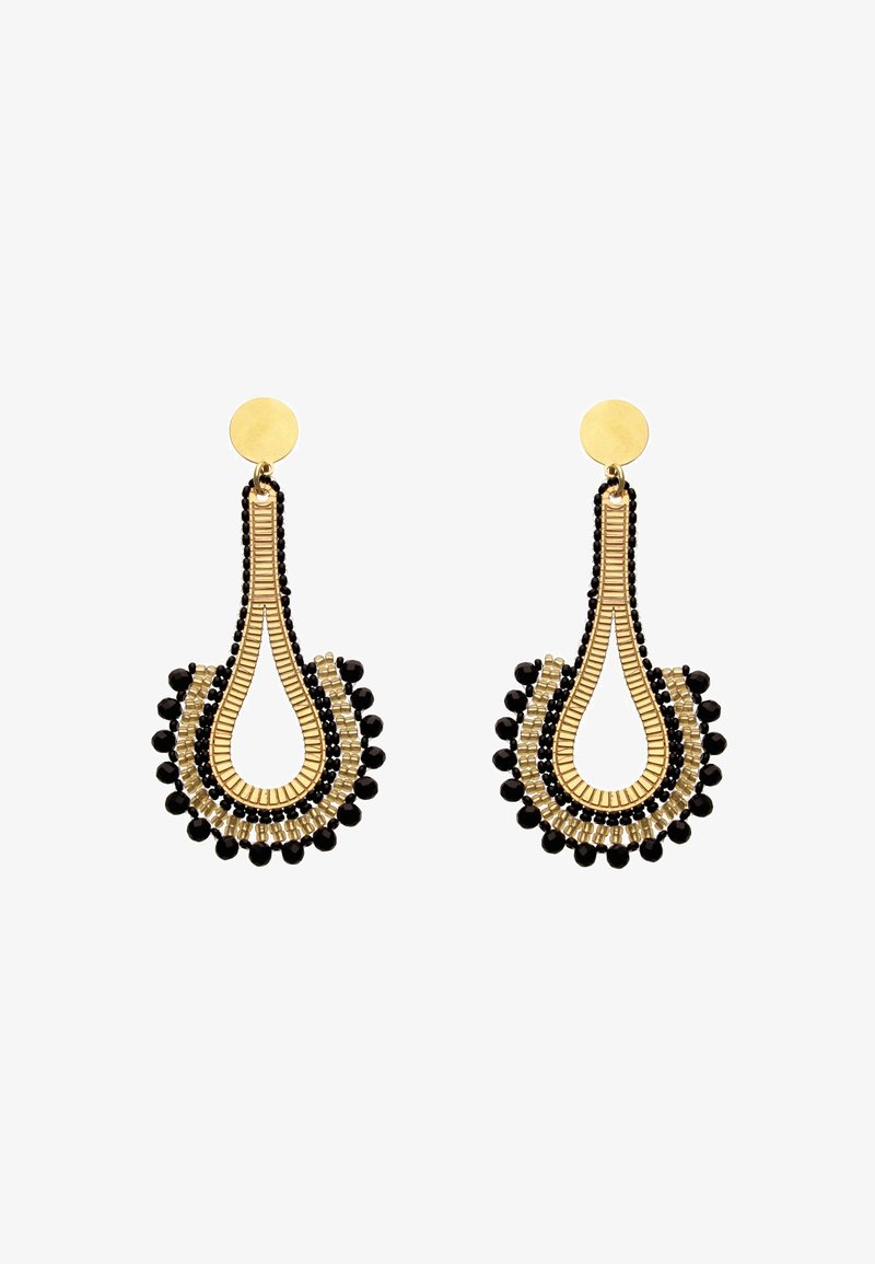 Kolczyki wiszące w złotym odcieniu z czarnymi koralikami, o kształcie kropli i wielowarstwowym wzorze. Gładkie wykończenie z okrągłym zapięciem na sztyft.