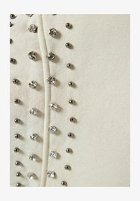 Επιλέχθηκε, beige