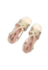 Roze haksandalen met een vierkante neus en geweven beige bandjes. De binnenzolen zijn voorzien van een logo. Glad materiaal met een subtiele glanzende afwerking.