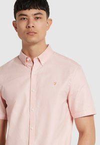 Farah BREWER SHORT SLEEVE SLIM FIT OXFORD SHIRT - Overhemd - powder pink