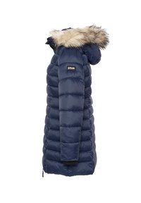 Abrigo de invierno azul marino acolchado con capucha con borde de piel y parche del logo Schott en la parte superior de la manga, visto de lado.