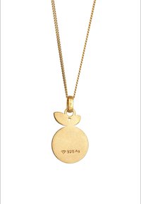 Goldfarbener Halsreif mit einem runden Anhänger und einem Blattakzent, gekennzeichnet mit "925 Ag" für Silberreinheit, glatte Textur. Die Kette ist gedreht.