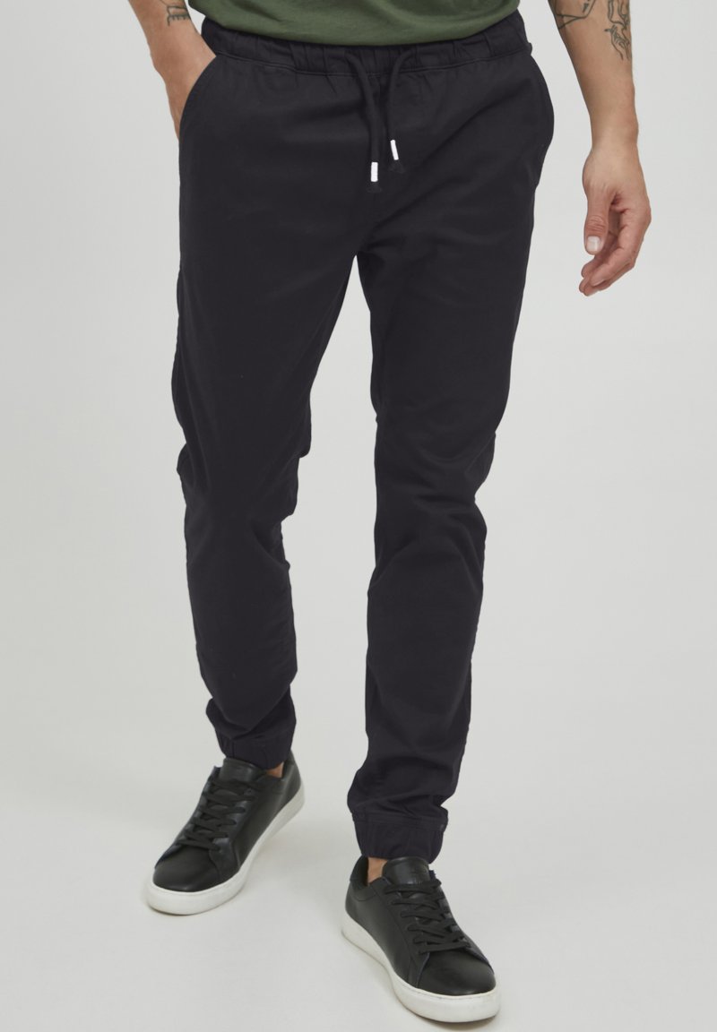 11 Project PRLOUIS REGULAR FIT - Trainingsbroek - black