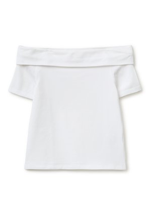 Weißes Off-Shoulder-Kurzarmshirt mit gefaltetem, weitem Ausschnitt und geradem Saum, flach auf einen weißen Hintergrund gelegt.