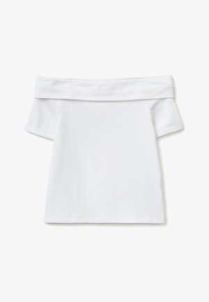 Witte off-shoulder top met korte mouwen, brede opgevouwen halslijn en rechte zoom, plat neergelegd op een witte achtergrond.