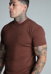 SIKSILK MUSCLE FIT - Basic T-shirt - brown