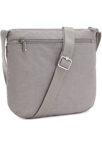 La borsa a tracolla grigia in nylon presenta una tasca con zip e una cintura regolabile resistente, con una texture liscia e un design minimalista.