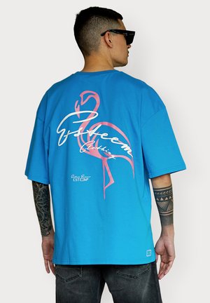 FLAMINGO OVERSIZED - Print T-shirt - ibizablue