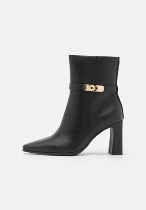 Botines de tacón - black