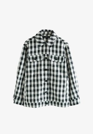 Koszula-kurtka w czarno-białą kratę, wykonana z fakturowanej tkaniny, z kołnierzem, dwoma przednimi kieszeniami i zapięciem na guziki.