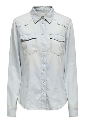 Ljusblå denimskjorta med långa ärmar, spetsig krage, dubbla bröstfickor och knäppning fram. Har diskreta sömdetaljer.