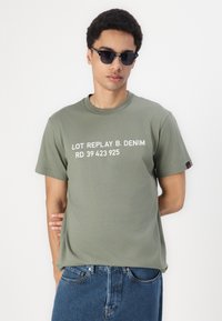 Replay Apdrukāts T-krekls - sage green